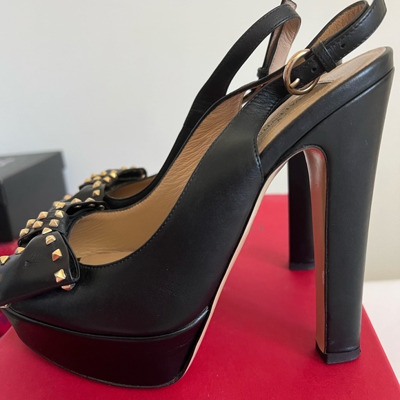VALENTINO GARAVANI STUDDED BOW PLATFORM PUMPS - Picture 4 of 12